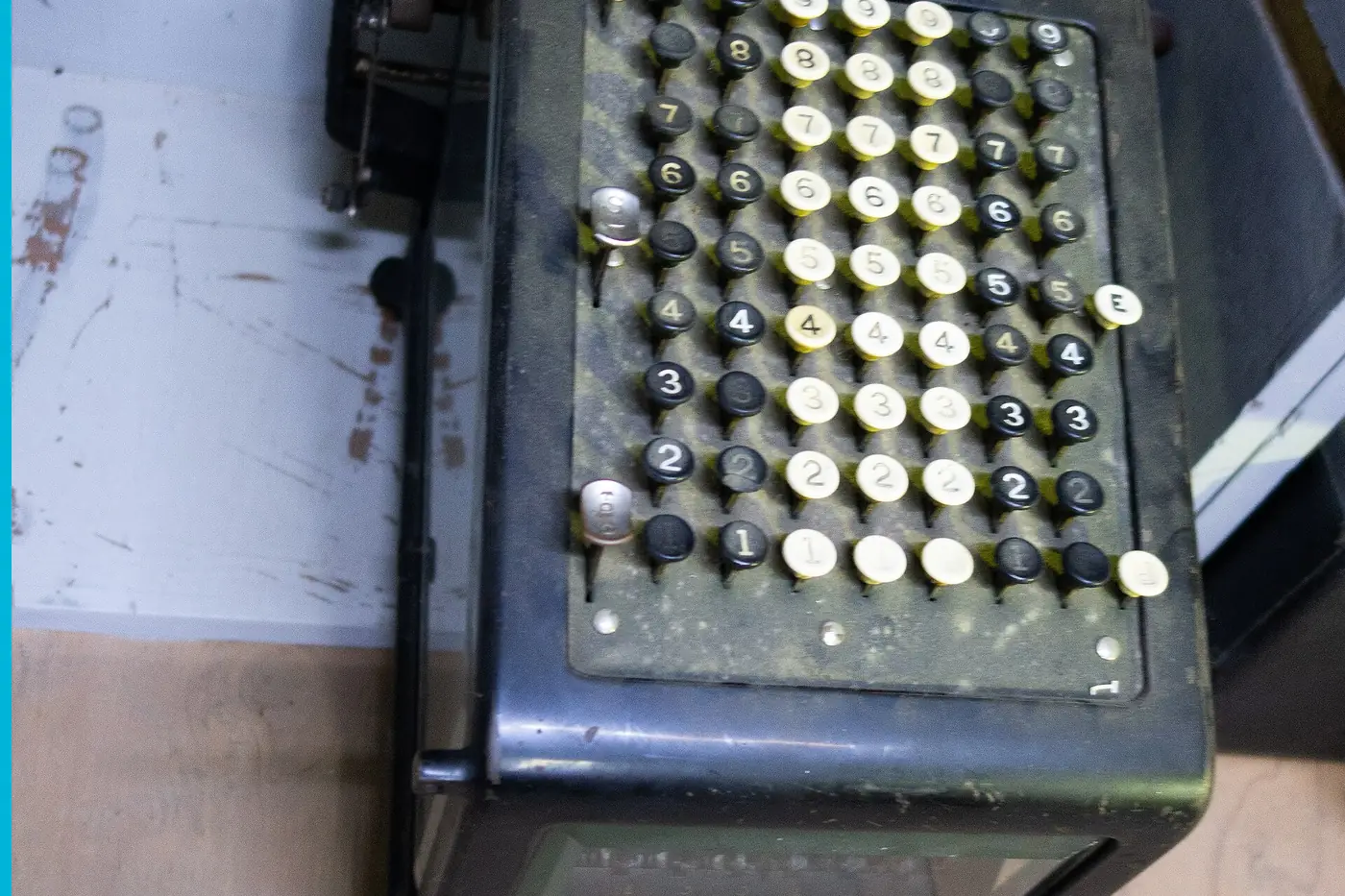 Close keys on an adding machine, the number rows filling the frame