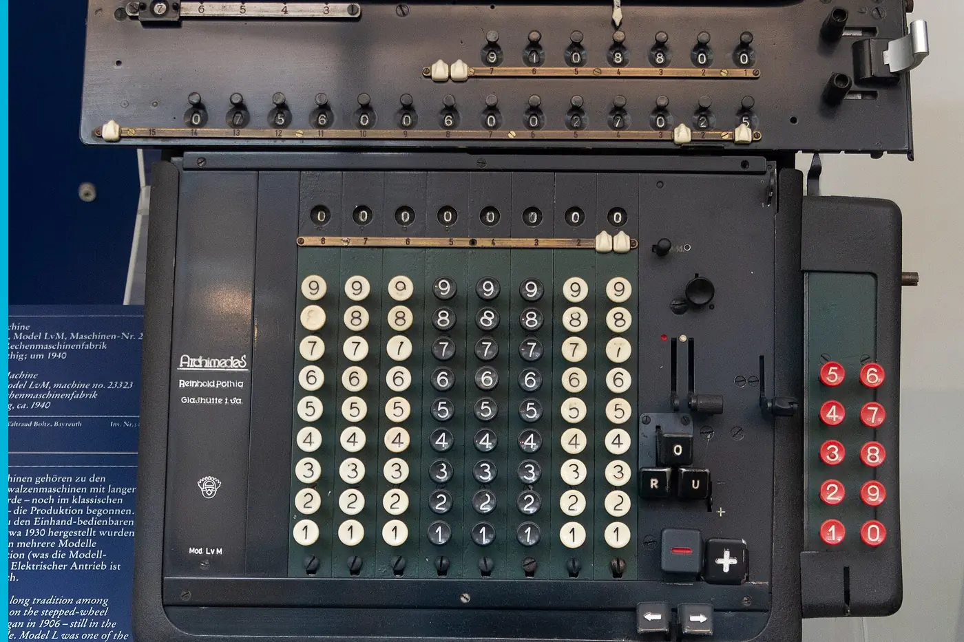 A pinwheel calculator, the crank beside the digit wheels