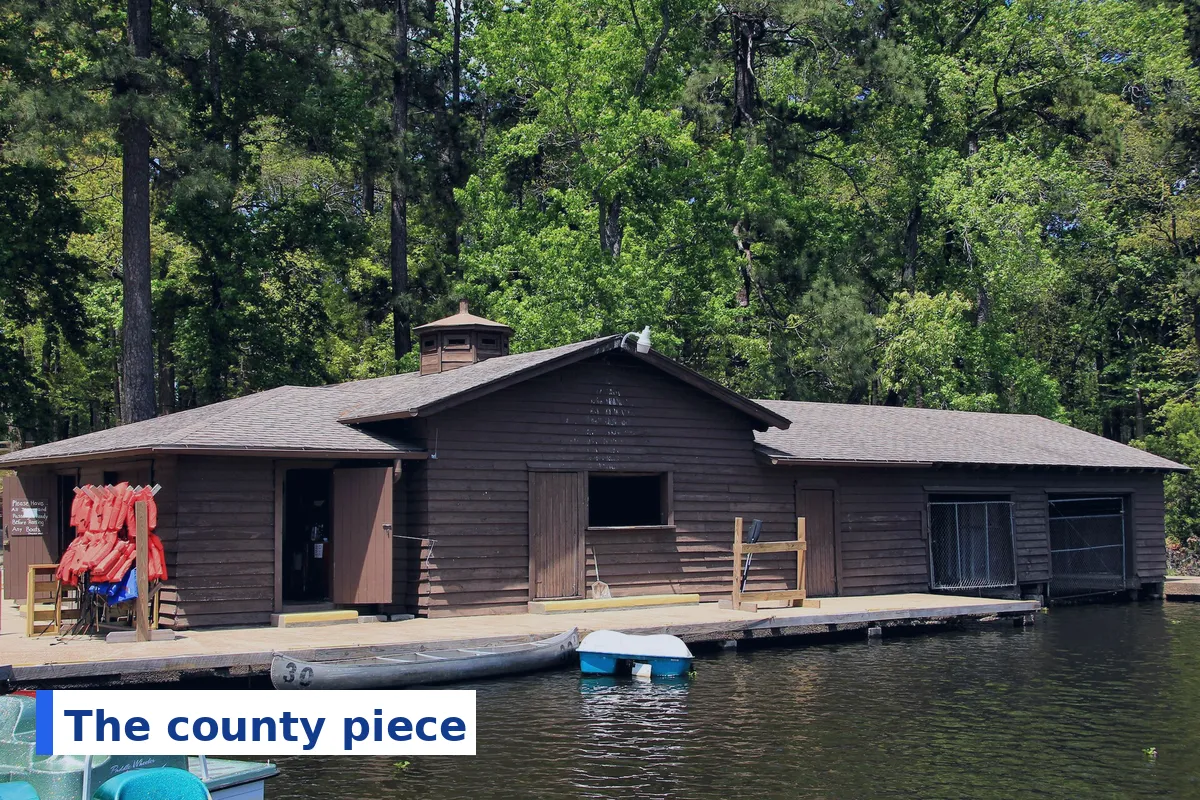The boat house at Lake Raven in Huntsville State Park