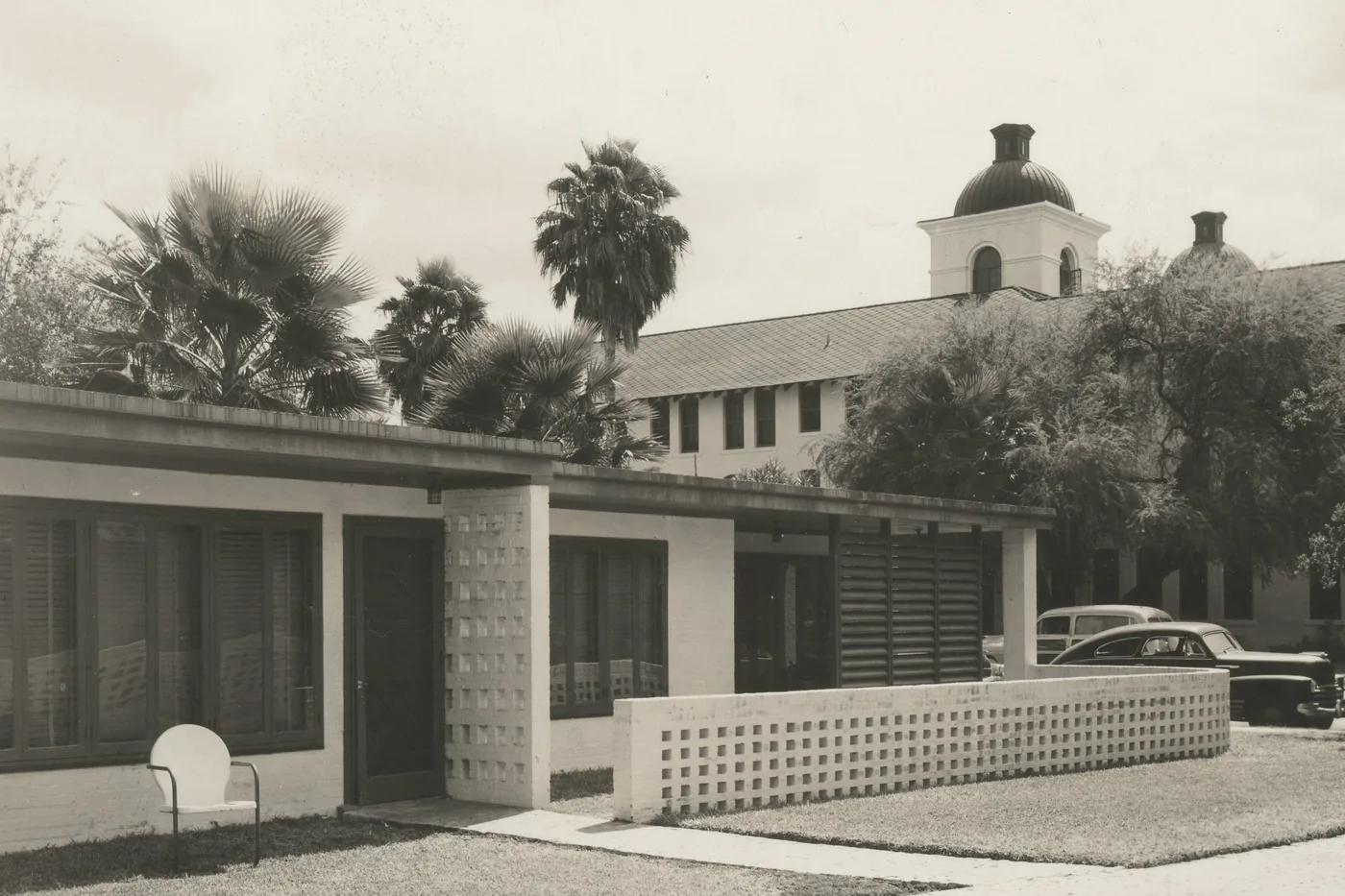 Bungalows at Hotel Casa de Palmas in McAllen