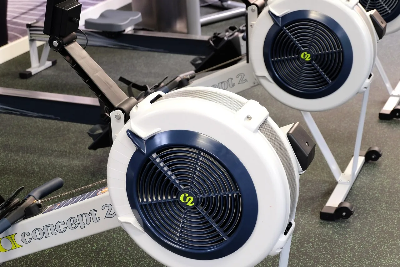 A rowing machine in a gym, no sign and no skyline.