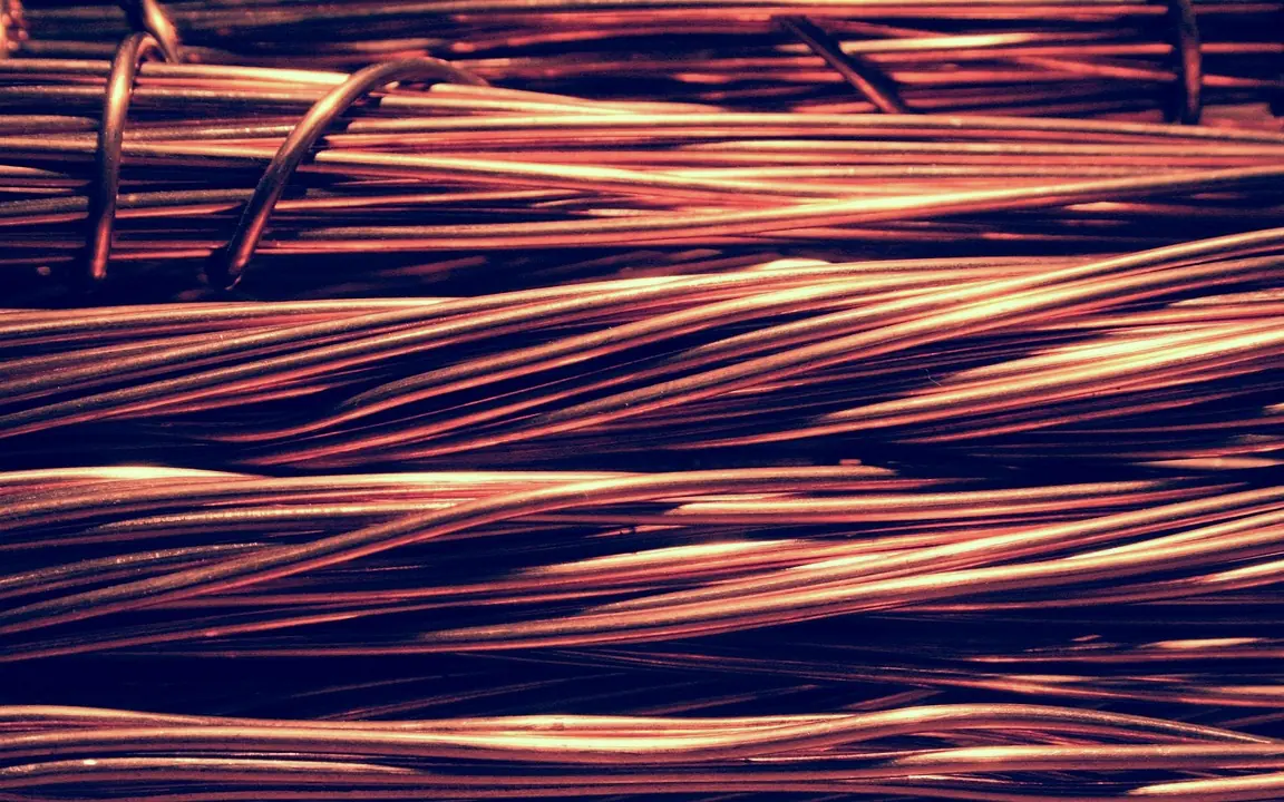 A close pile of bare copper wire
