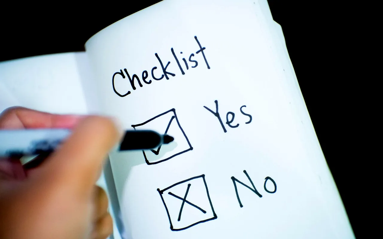 A handwritten checklist. Yes is ticked. No is still an empty box.