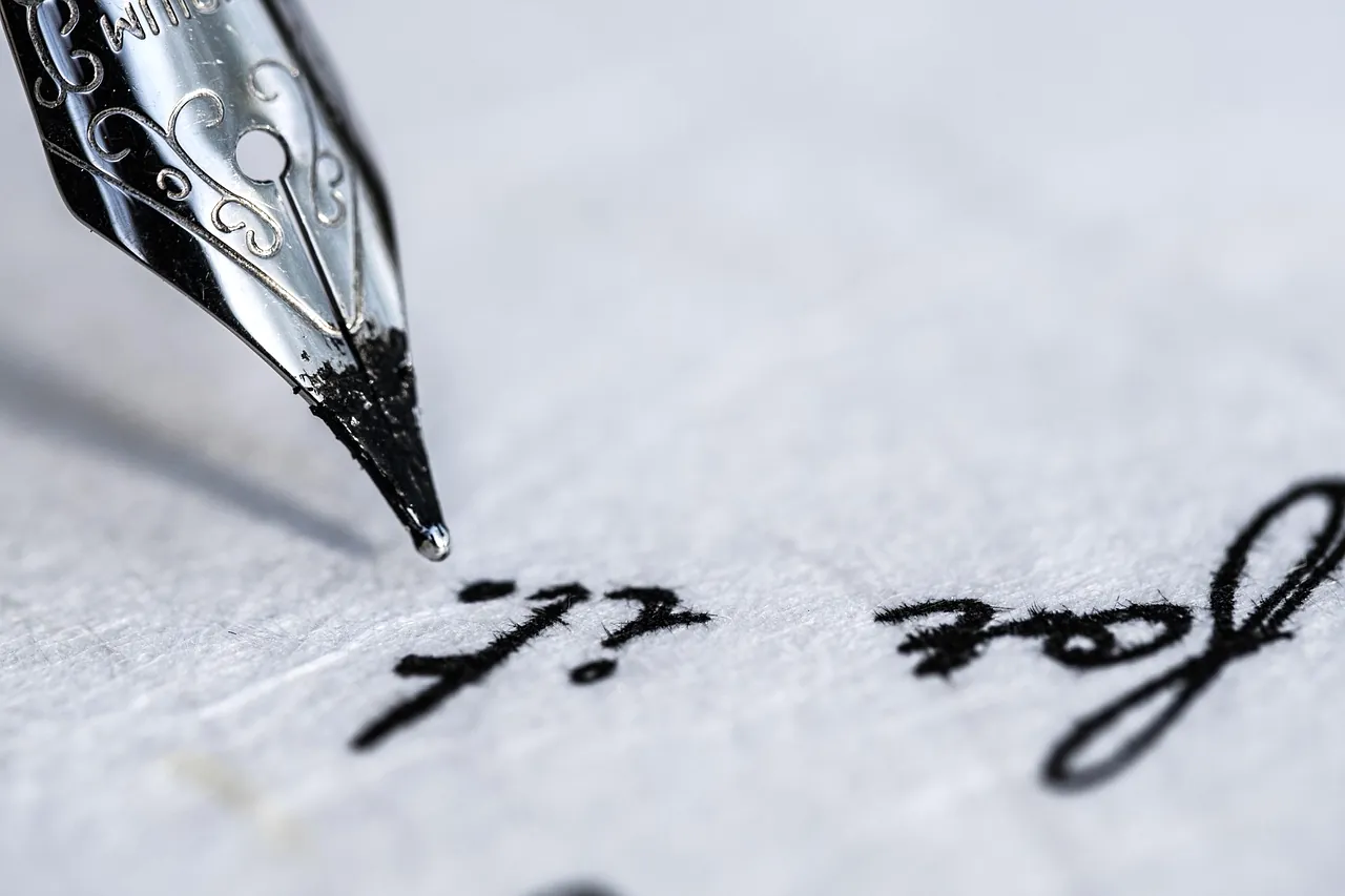 A second fountain pen on a clean sheet